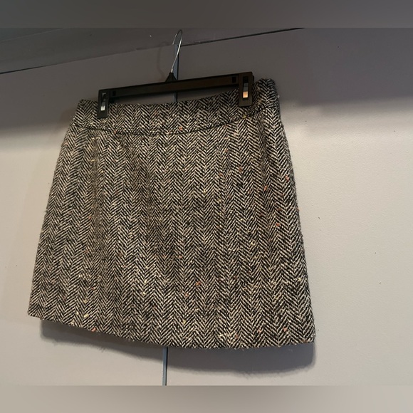 LOFT Black and White Herringbone Mini Skirt With Elegant Buttons (Size 6) - Picture 8 of 11
